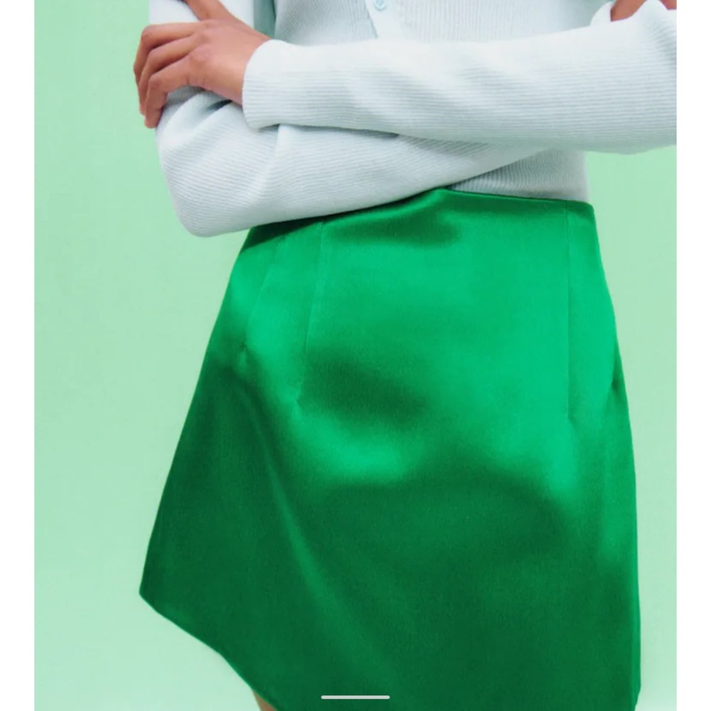 ZARA SATIN EFFECT GREEN MINI SKIRT